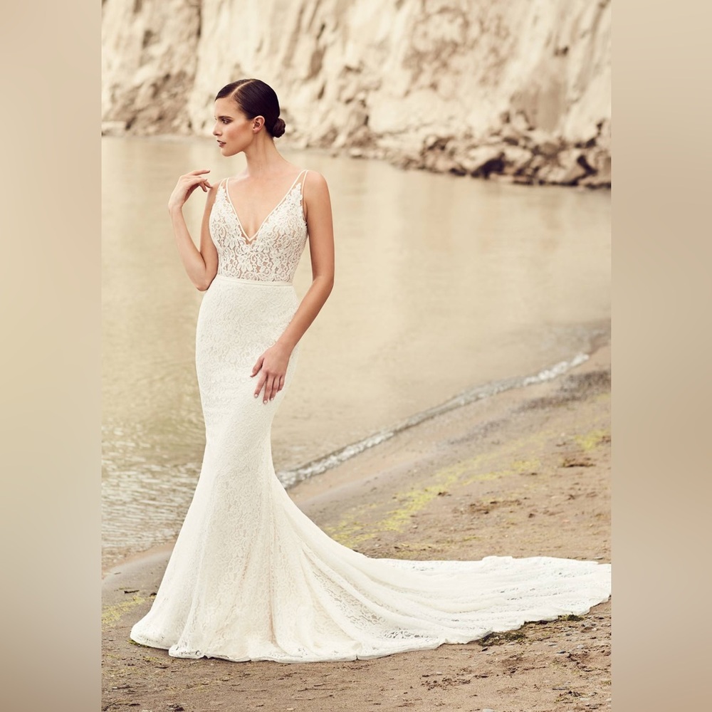 Paloma Blanca Mikaella 2100 (Never Worn)